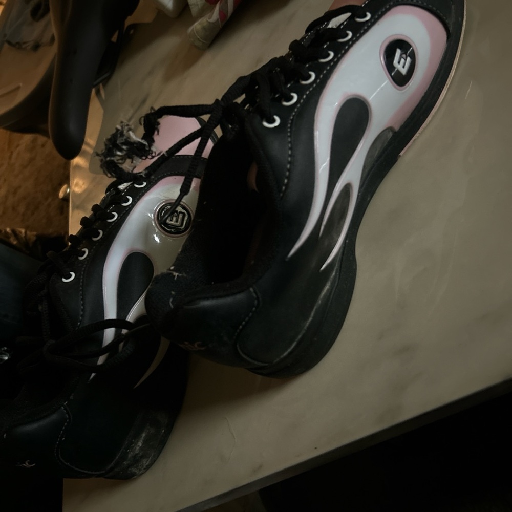 Elegant Black and Pink Women's bowling shoes